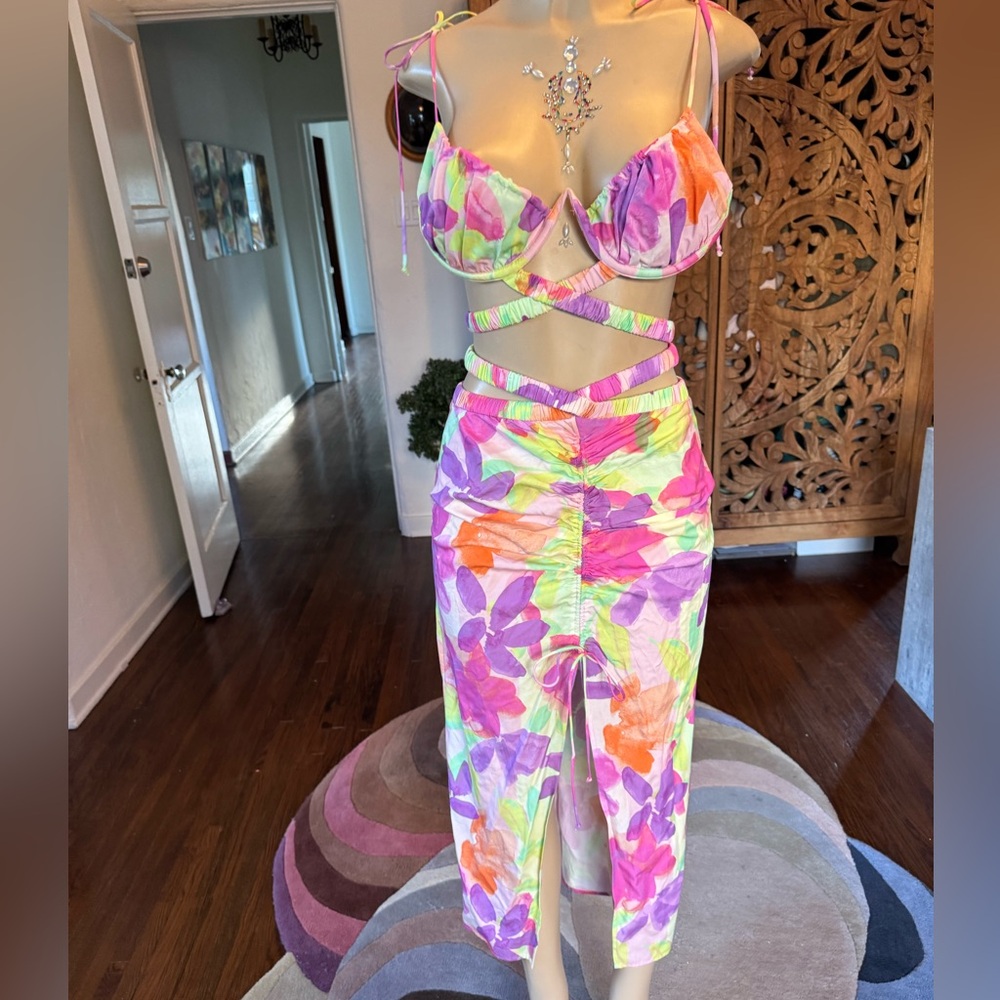 Vibrant Floral Two-Piece Set underwire sexy backless top & midi skirt NWOT